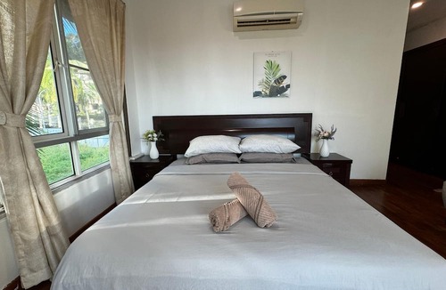 Batu Ferringhi Villa | 25 Guest Batu Ferringhi Miami Villa Bali style