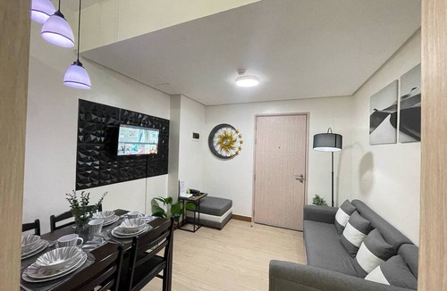 Novaliches Condo | Cozy Trees Residences Staycation: Pool, Netflix, Wi-Fi in QC! Book Now!