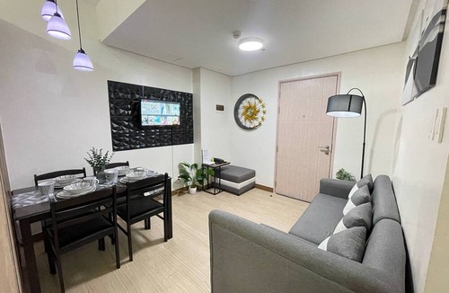 Novaliches Condo | Cozy Trees Residences Staycation: Pool, Netflix, Wi-Fi in QC! Book Now!
