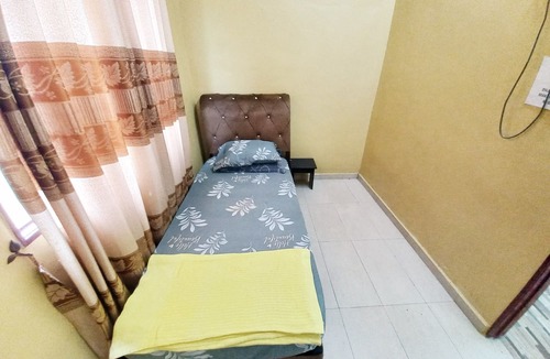 Shah Alam House | Charming 3-bedroom house with WiFi, AC, family-friendly in superb Shah Alam