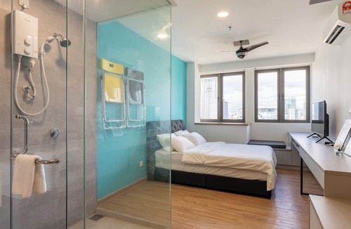 Brickfields Apartment | KL Sentral Studio, Sky jacuzzi, pool, Petronas KLCC view-steps to Monorail 21