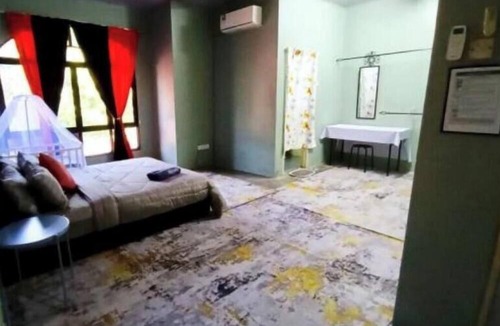 Kampung Keladi House | D Nabils Homestay Musslim Sahaja