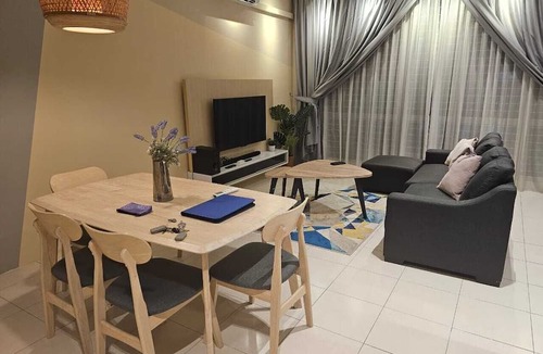 Taman Hijau House | CozyHome - 3 bedroom Town House with free Wi-Fi