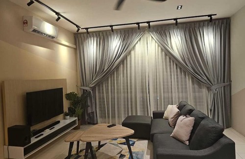 Taman Hijau House | CozyHome - 3 bedroom Town House with free Wi-Fi