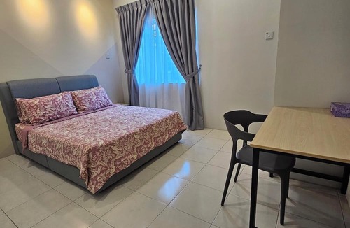 Taman Hijau House | CozyHome - 3 bedroom Town House with free Wi-Fi