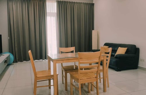 Kampung Batu Maung Apartment | Spacious 2-Bedroom with Morning's Sea View & Amenities