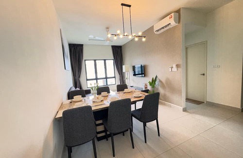 Cyberjaya Apartment | Walking distance to the University of Cyberjaya. Family-sized condo for 4Pax!