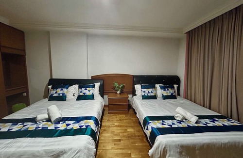 Kampung Surabaya Condo | Riverbank Suites - River View Level 11, Sleeps 7