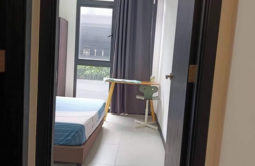 Kuala Lumpur Apartment | Modern 2-bedroom with AC, WiFi, fitness room in charming Kuala Lumpur