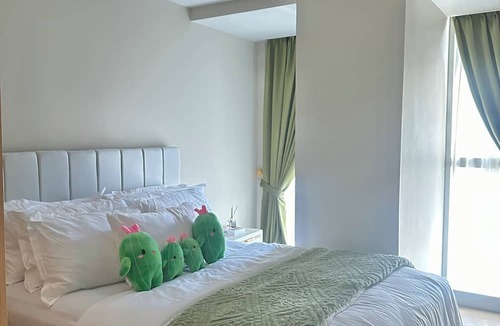 Bonifacio Global City Condo | Gorgeous King Size 3BR in Uptown Parksuites BGC