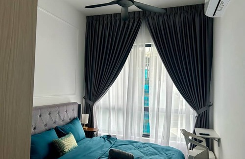 Shah Alam Apartment | 3 Bedroom Suite in Marvelous Shah Alam with WiFi, Gym, Pool & 2 Carpark, Sleeps6