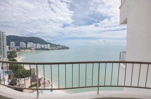 Tanjung Bungah Apartment | Rainbow Paradise Beach Resort by LWE