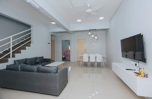 Ranau House | LOT 16 3-bedroom house in peaceful Ranau with WiFi, AC. Enjoy your stay