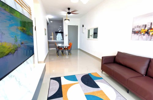 Kuala Lumpur Condo | Nice 3-bedroom condo with beautiful and fun swimming pool in North Kuala Lumpur