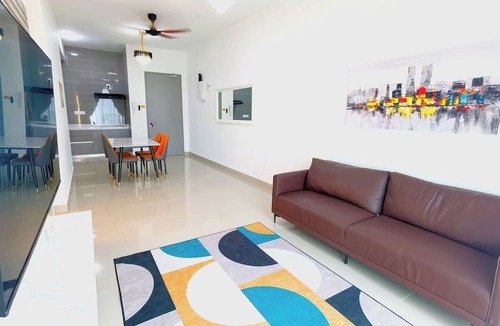 Kuala Lumpur Condo | Nice 3-bedroom condo with beautiful and fun swimming pool in North Kuala Lumpur