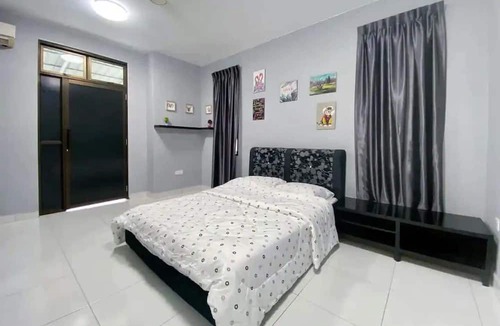 Tebrau House | A Chic & Comfy 4BR Home with Private Pool