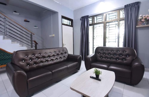Tebrau House | A Chic & Comfy 4BR Home with Private Pool