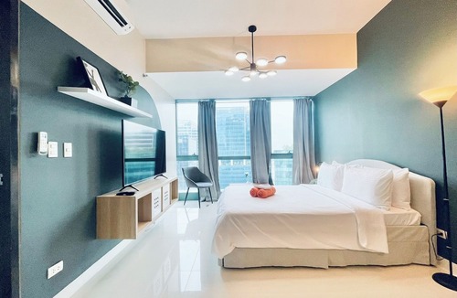 Bonifacio Global City Apartment | One Uptown Residence Near St Lukes