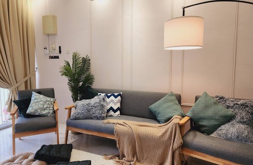 Ss 4 House | Petaling Jaya Kelana Jaya Spacious 4-bedroom townhome with AC, WiFi, Netflix