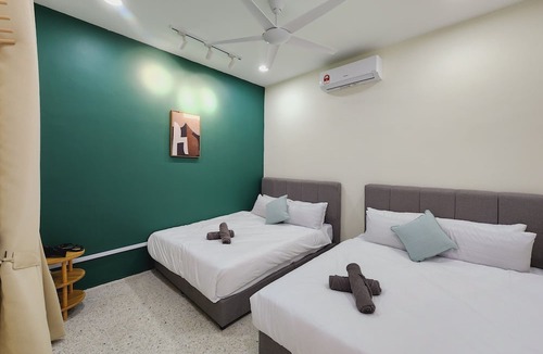 Petaling Jaya House | 5 Star Landed Home Petaling Jaya Seksyen 17, 4-bedroom house with AC and WiFi