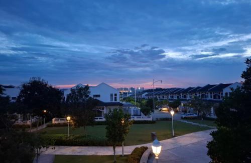 Kajang House | A Cozy Deluxe Room in Jalan Eco Majestic Semenyih