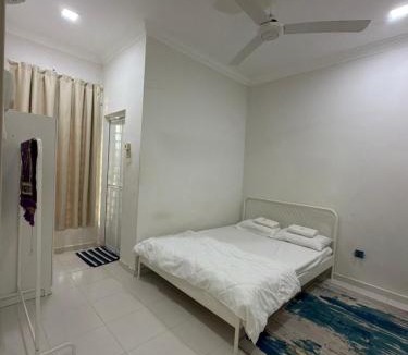 Paka House | Homestay Taman Tiara Paka Bedroom-3 Aircond-3 Unify-Netflix Coway 8-Person
