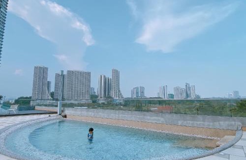 Medini Apartment | Macrolink Medini Near Legoland by Lions Bay