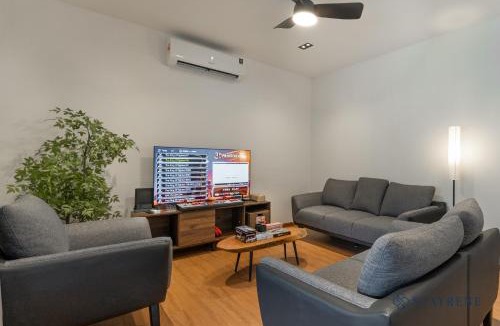 Taman Pelangi Villa | Sri Pelangi Villa KTV Room BBQ Swimming Pool 19 Pax by Stayrene
