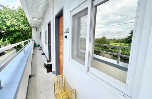 Canaman Apartment | J&D Fully-Aircon 400mbps Parking WiFi 6pax