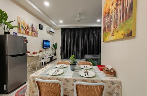 Kuching Apartment | Kuching City Center Riverine Apartment With Balcony and Nice View
