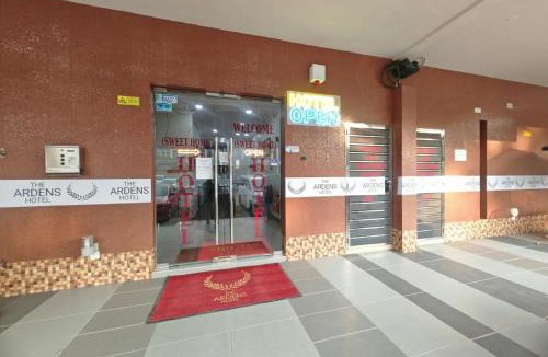 Taman Desa Cemerlang Hotel | The Ardens Hotel - Taman Desa Cemerlang, Ulu Tiram