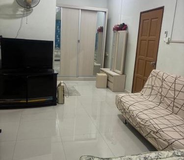 Taman Megah Ria House | Private 1-Bedroom Upstairs Suite-Megah Ria