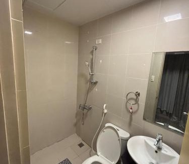 Socorro Apartment | CozyCation - 3BR Condo in Manhattan Parkview Cubao