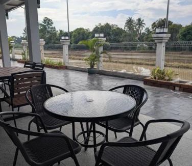Kampung Seberang Jertih House | Nusantara Guesthouse