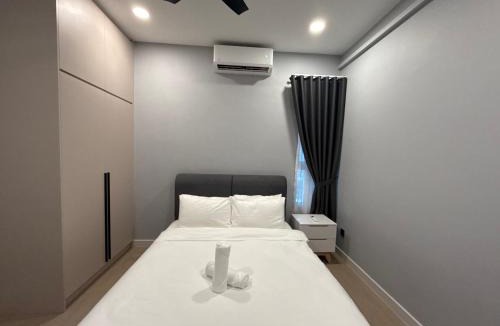 Happy Garden Apartment | Arte Kuchai Lama by Manhattan