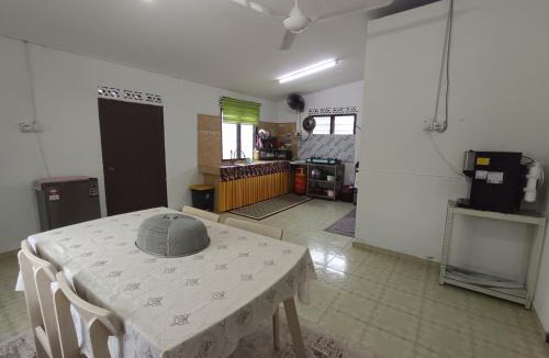 Kampung Penarik Ski Chalet | Ustazah Homestay