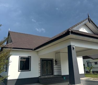 Setiu House | Nourah Homestay Penarik Beach Setiu