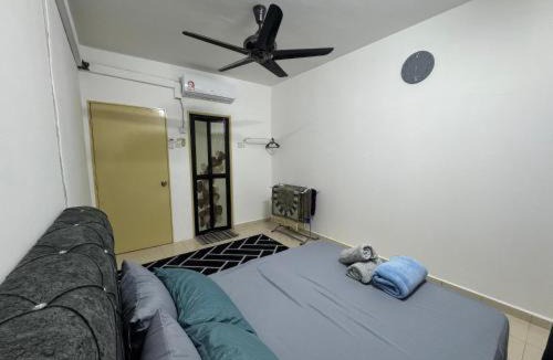 Sungai Buloh Apartment | Rizq Homestay Tasik Biru Kundang