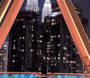 Kuala Lumpur City Centre Apartment | Scarletz Suites KLCC Luxury Suites Near Petronas Twin Towers