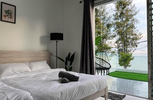 Bayan Lepas House | Seafront 5BR Landed Home 14 Pax with Ocean Seaview & Netflix WiFi