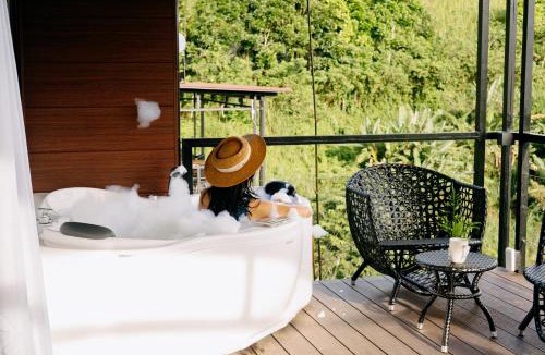 Balamban Other | Grey Rock Mountain Cabin w/Jacuzzi