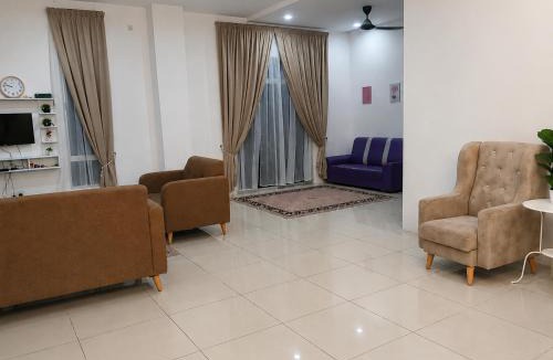 Hutan Kampung House | Homestay rumah baru Semi D Dua Tingkat 4 Bilik 3 Bilik Mandi Peribadi vistana Berdekatan Hospital Sultanah Bahiyah Alor setar