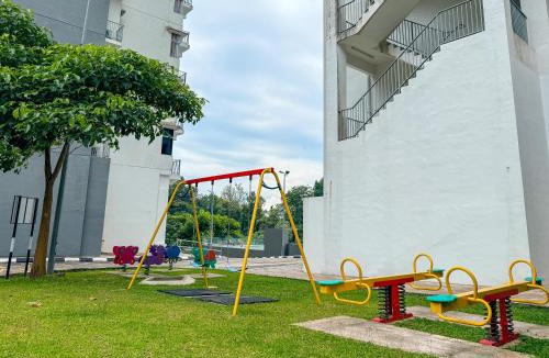 Larut Apartment | Taiping High Floor 3BR Home for 12 Guests with Coway Free WiFi and Netflix