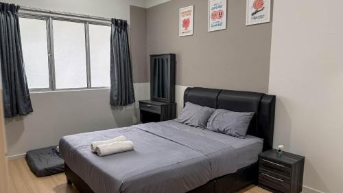 Larut Apartment | Crystal Creek Sunset Pool View Condo for 10 Guests with Free Netflix & WiFi