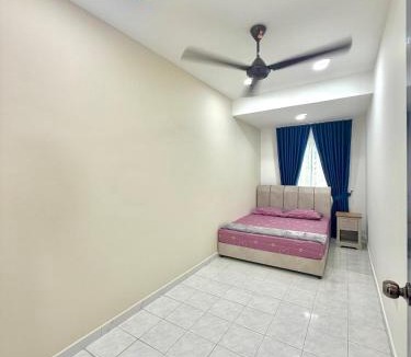 Seri Kembangan House | Corner Lot Homestay, 5 rooms, 3 bathrooms, 2 halls