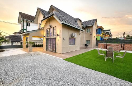 Bandar Country Homes Villa | BNB Country Homestay, Rawang - 20 pax, pool, event