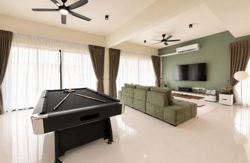 Pontian House | Pontian PalmRetreat 4BR 14Pax Pool Table & Mahjong by Our Stay