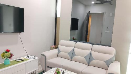 Taman Keramat Apartment | Datum Jelatek, 39th Floor Balcony, KLCC View