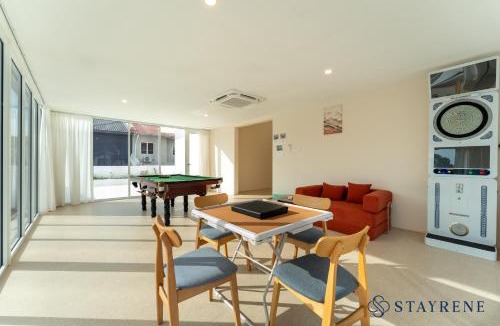 Bukit Indah Villa | Bukit Indah Villa with Private Pool KTV Snooker 11 pax by Stayrene