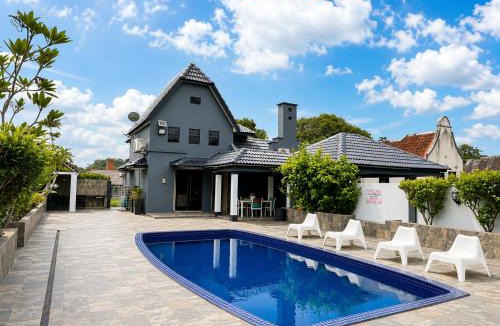 Alor Gajah House | Bucketland Family Villa 5 - Private Pool, Karaoke & BBQ